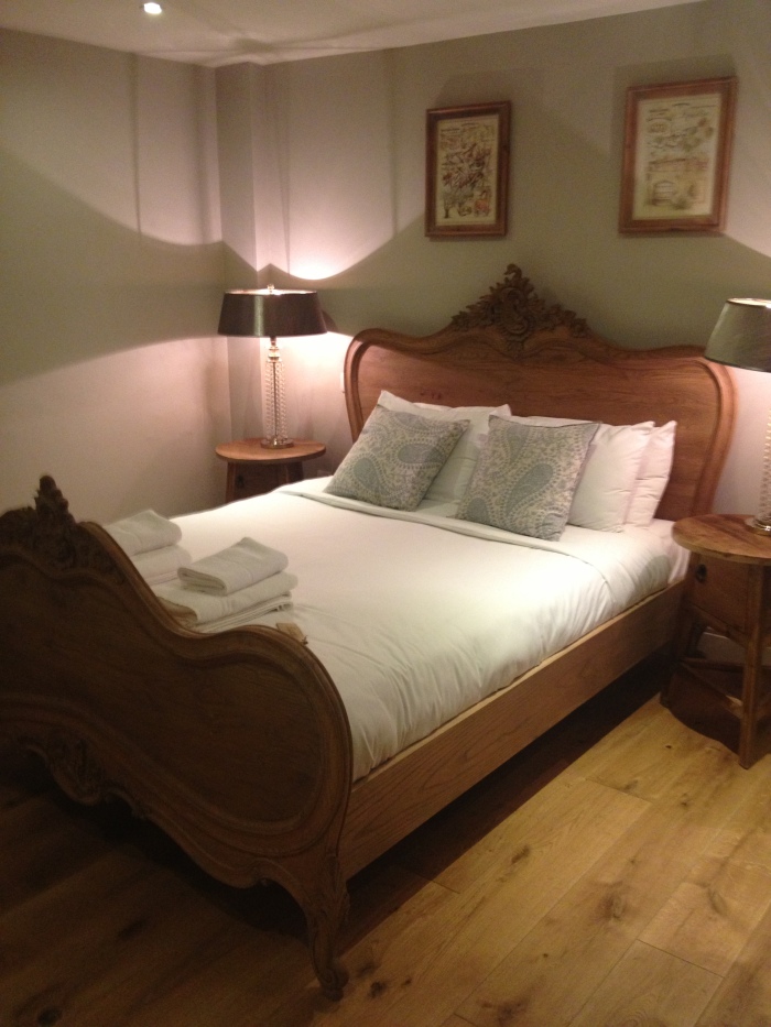 room weekend away romantic bed giant pillows vintage rustic oxford hotel 